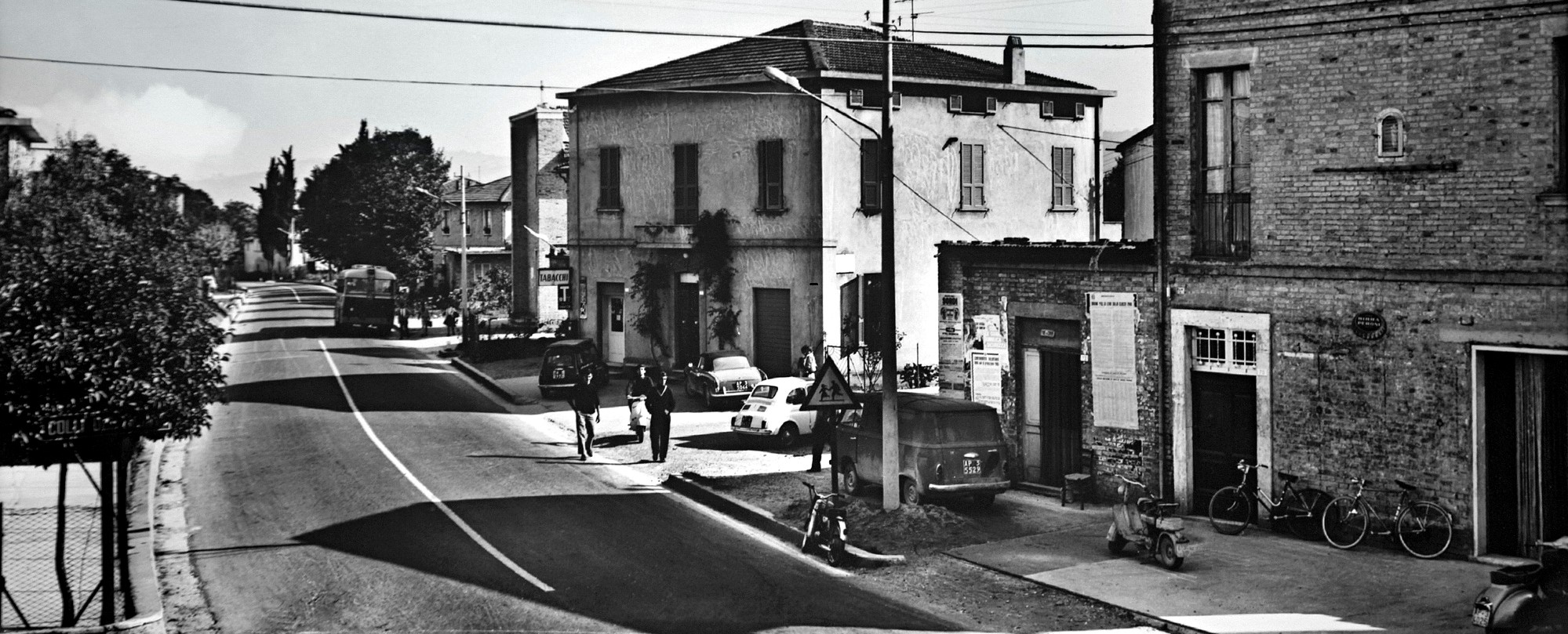 immagine bianco e nero della tabaccheria a colli del tronto